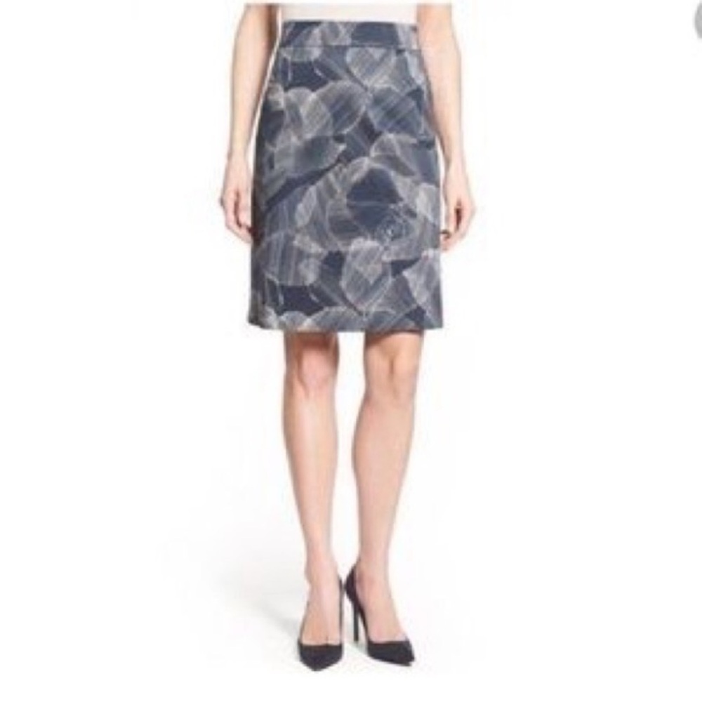 Hugo Boss Victyna Blue? White Etched Rose Floral Artsy Classy Pencil Skirt NWT 8